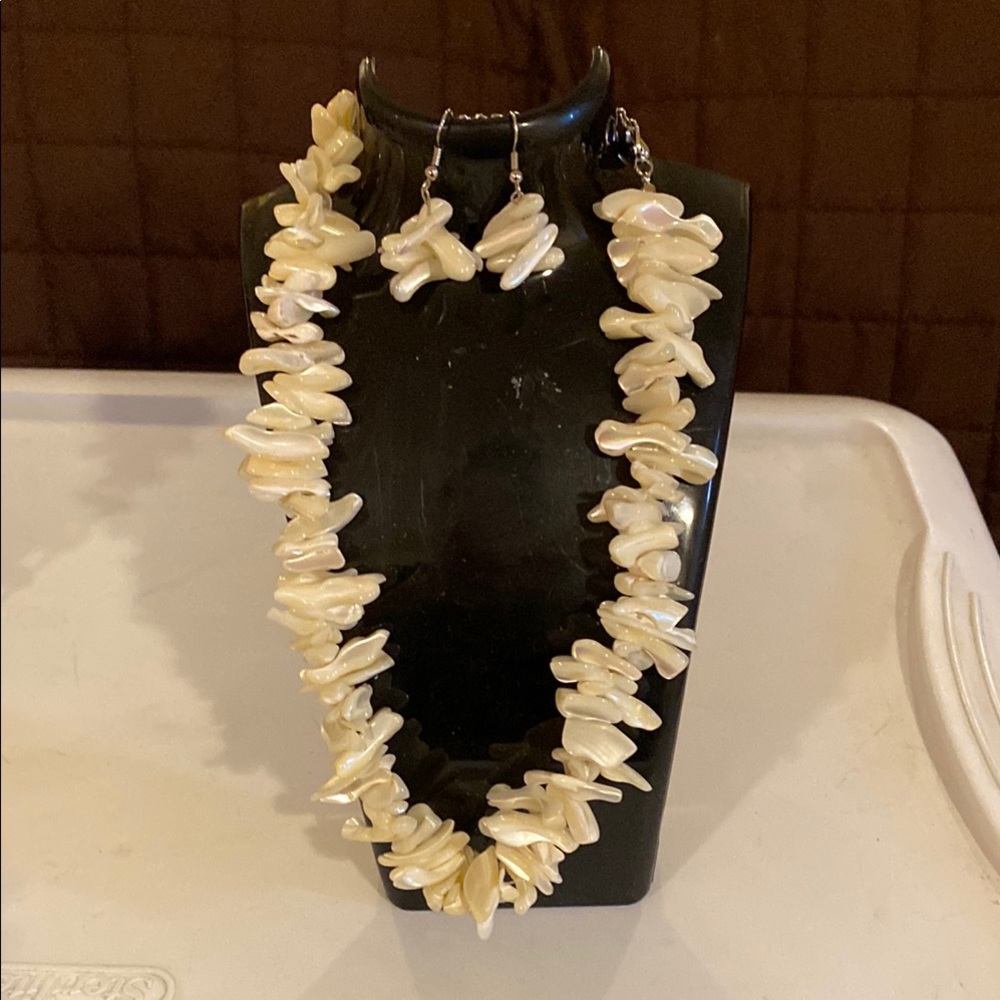 Elegant Cream Shell Necklace and Earring Set